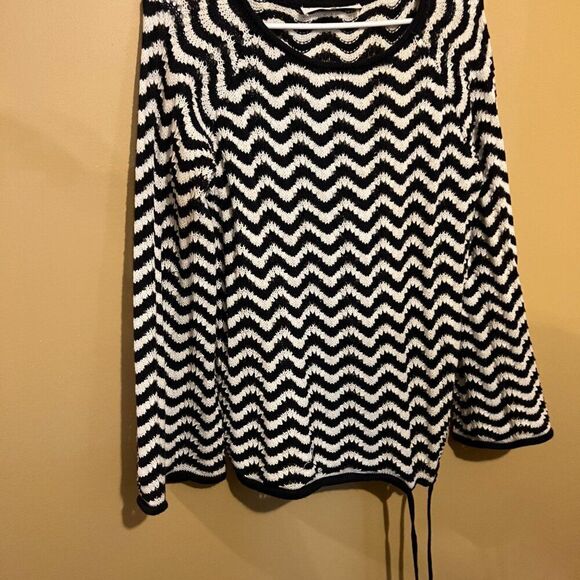 Trina Turk medium sweater - Picture 4 of 9